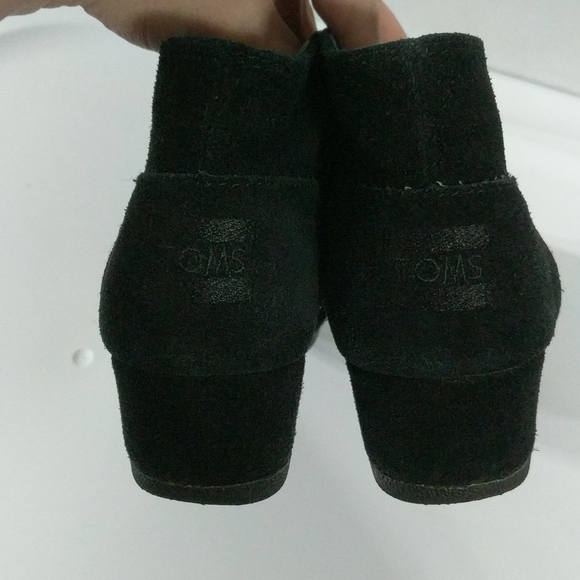 Toms Black Desert Wedge Suede Booties - size 6 - Picture 4 of 7